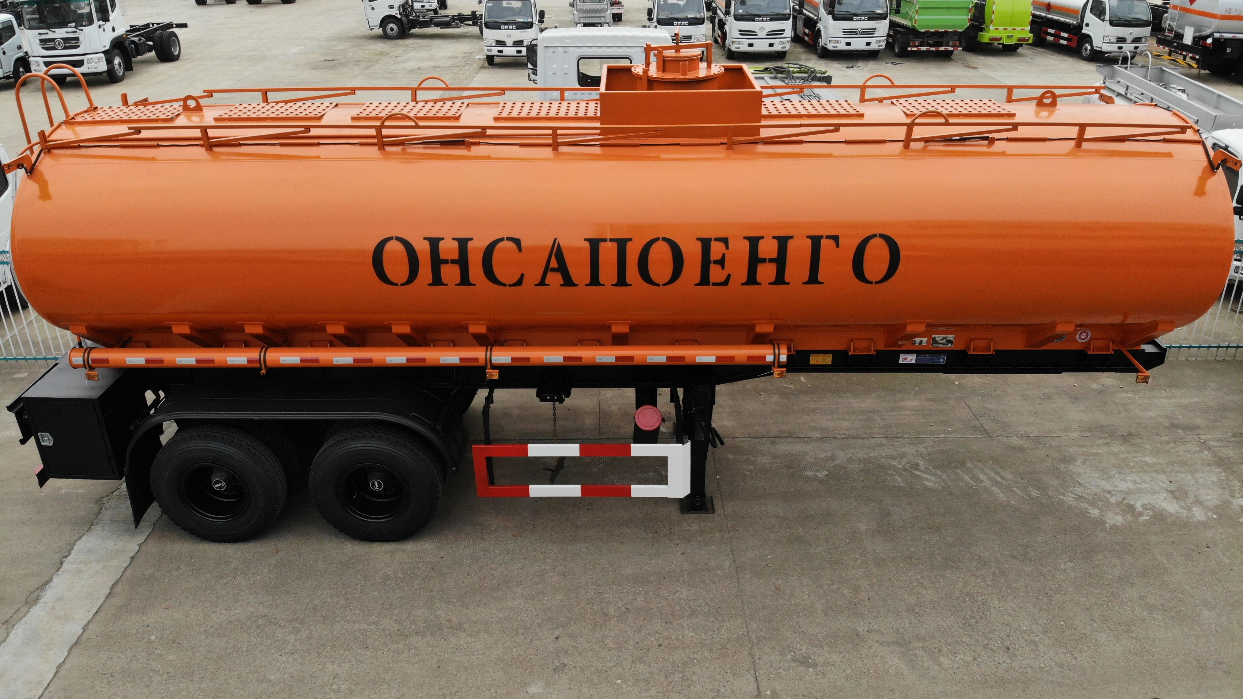 10臺外貿(mào)出口運油半掛車，10臺?；饭捃嚢l(fā)車交付客戶